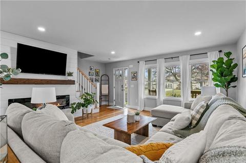 157 Graystone St, Warwick, RI 02886 photo 7