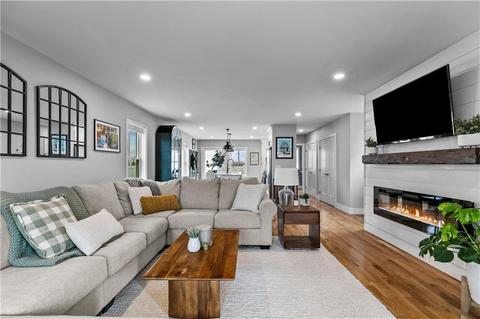 157 Graystone St, Warwick, RI 02886 photo 9