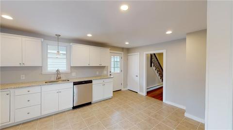 216 Farm St, Woonsocket, RI 02895 photo 5