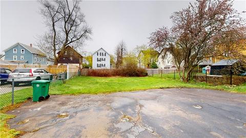 216 Farm St, Woonsocket, RI 02895 photo 4
