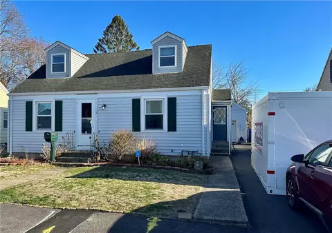 31 Kelton St, Pawtucket, RI 02861