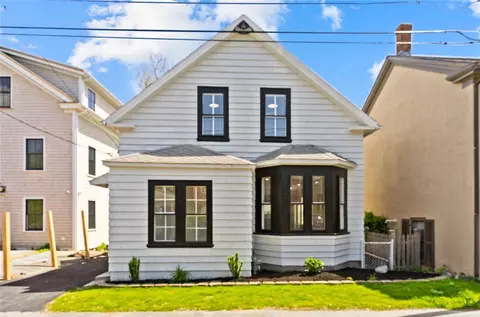 40 Bank St, Warwick, RI 02888