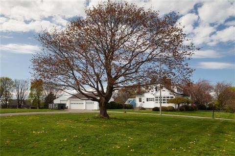 2090 E Main Rd, Portsmouth, RI 02871