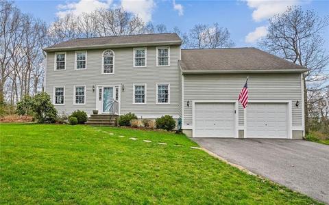 44 Erica Ct, South Kingstown, RI 02892