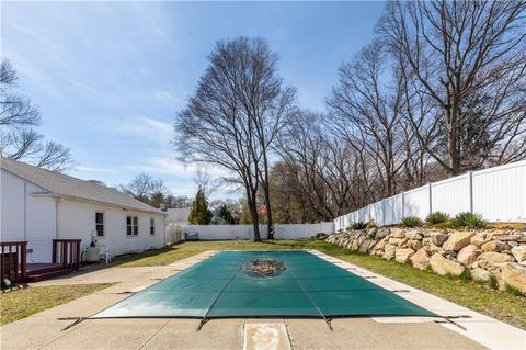 35 Shenandoah Rd, Warwick, RI 02886 photo 4