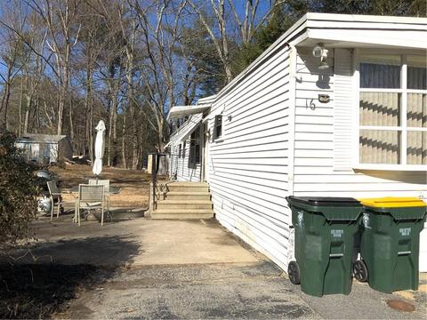16 Woodridge Dr, Mapleville, RI 02839 photo 17