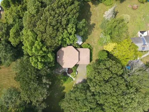 25 Coachman Pike, Ledyard, CT 06339 photo 3