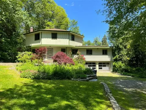 25 Coachman Pike, Ledyard, CT 06339 photo 4