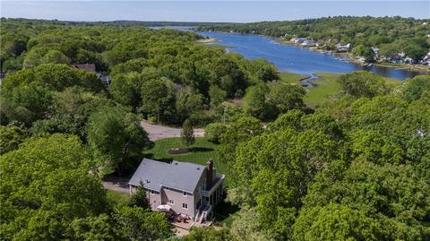 121 W Bay Dr, Narragansett, RI 02882