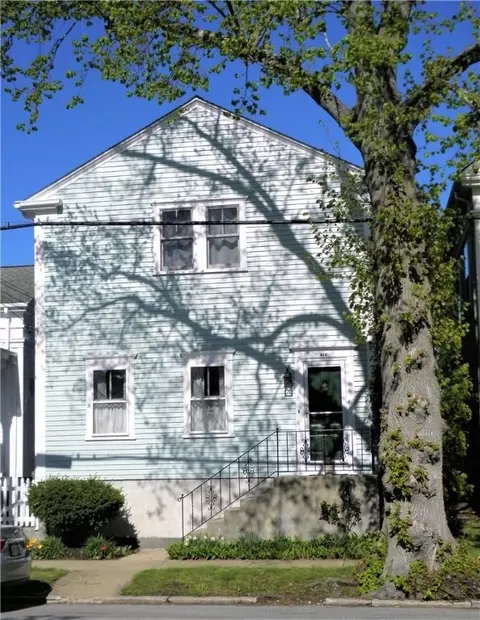 210 High St, Bristol, RI 02809