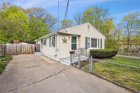 74 Henry St, Woonsocket, RI 02895 photo 2