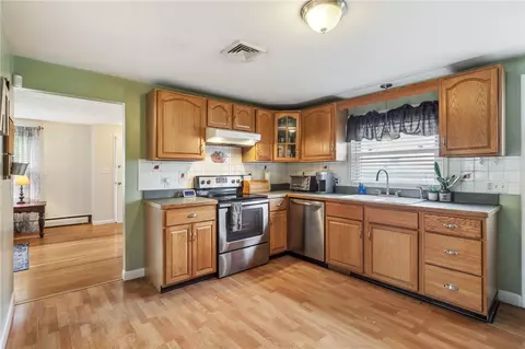 74 Henry St, Woonsocket, RI 02895 photo 8