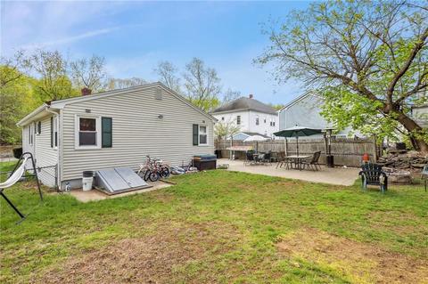 74 Henry St, Woonsocket, RI 02895 photo 32