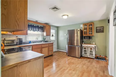 74 Henry St, Woonsocket, RI 02895 photo 6