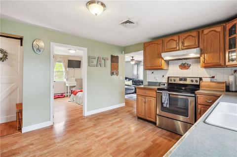 74 Henry St, Woonsocket, RI 02895 photo 7