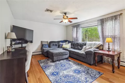 74 Henry St, Woonsocket, RI 02895 photo 4