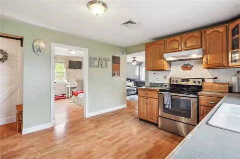 74 Henry St, Woonsocket, RI 02895 photo 7