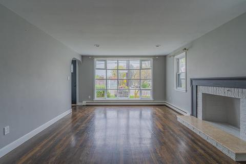 512 Killingly St, Providence, RI 02909 photo 3