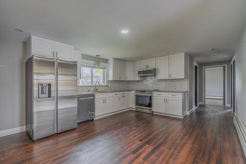 512 Killingly St, Providence, RI 02909 photo 1
