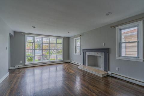 512 Killingly St, Providence, RI 02909 photo 2
