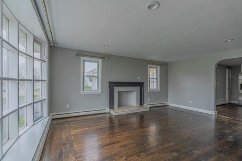 512 Killingly St, Providence, RI 02909 photo 4