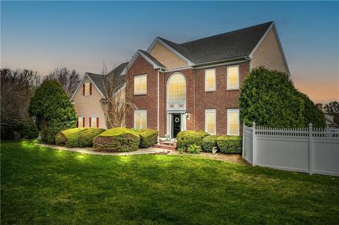 6 Rader Ct, Portsmouth, RI 02871