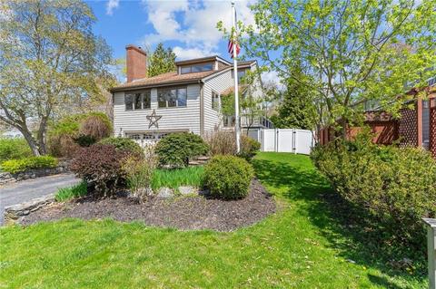 14 Wales Dr, Bristol, RI 02809