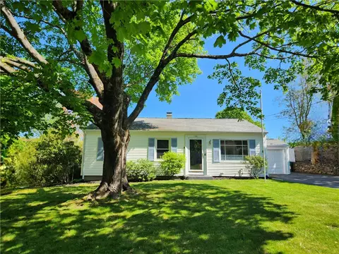 136 Marshall Rd, Woonsocket, RI 02895 photo 1