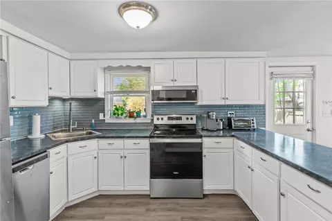 7 Oniska St, Warwick, RI 02889 photo 5