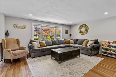 50 Haley Rd, Warwick, RI 02889