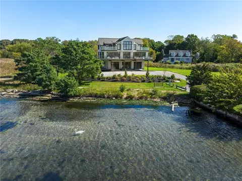17 Willow Way, Barrington, RI 02806