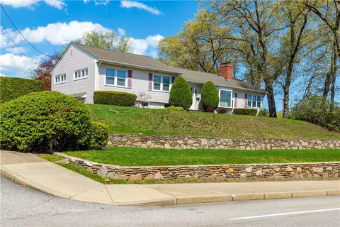 151 Toll Gate Rd, Warwick, RI 02886 photo 2