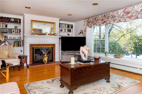 151 Toll Gate Rd, Warwick, RI 02886 photo 6