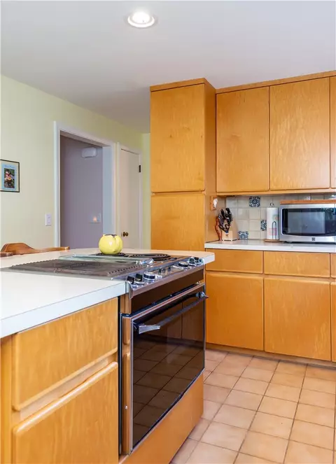 151 Toll Gate Rd, Warwick, RI 02886 photo 16