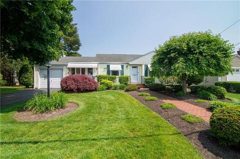 100 Plantation Dr, Cranston, RI 02920