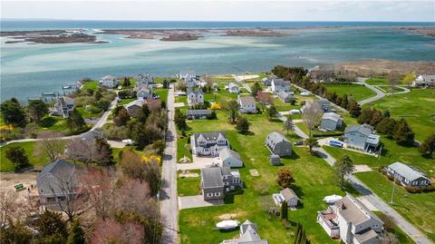 229 Pond Shore Dr, Charlestown, RI 02813