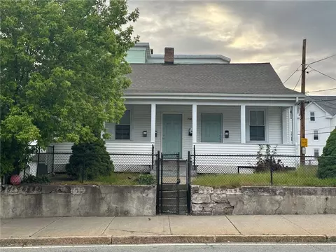 752 Social St, Woonsocket, RI 02895 photo 2