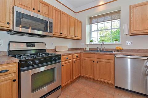 200 Cato St #7, Woonsocket, RI 02895 photo 2