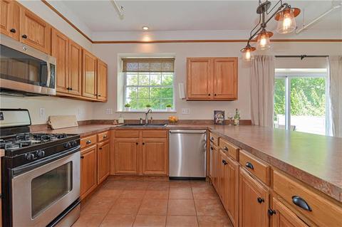 200 Cato St #7, Woonsocket, RI 02895 photo 4