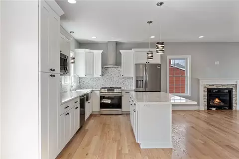 515 Louise St, Woonsocket, RI 02895 photo 8