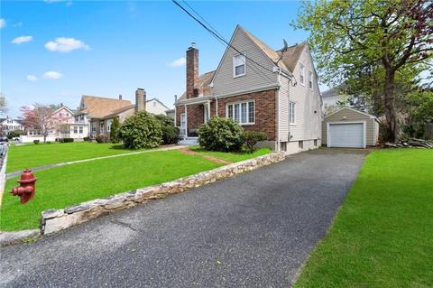 147 Trent St, Woonsocket, RI 02895 photo 2
