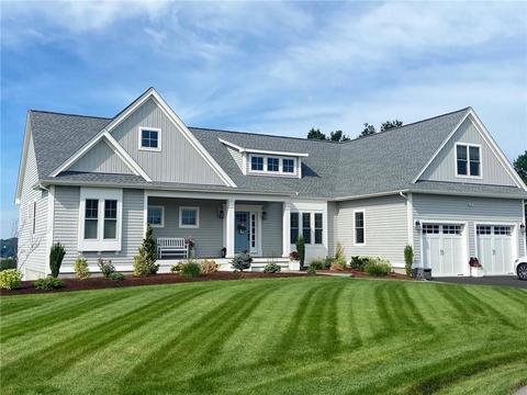 3 Equestrian Ln, Cranston, RI 02921