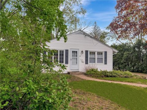 27 Ida Ln, Woonsocket, RI 02895 photo 2