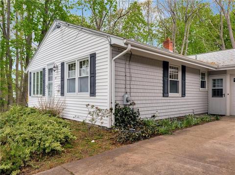 27 Ida Ln, Woonsocket, RI 02895 photo 5