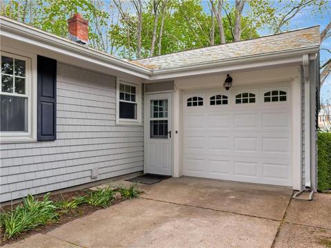 27 Ida Ln, Woonsocket, RI 02895 photo 4