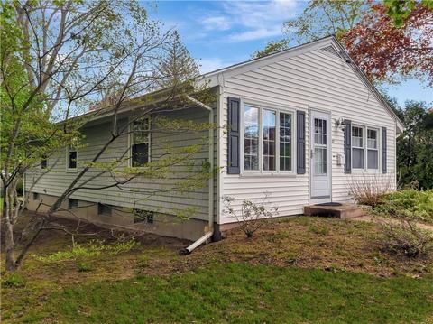 27 Ida Ln, Woonsocket, RI 02895 photo 3
