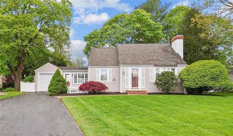 51 Meredith Dr, Cranston, RI 02920