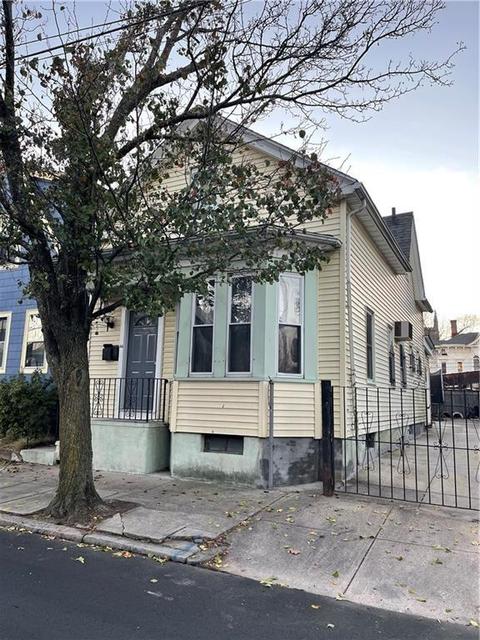 44 Harkness St, Providence, RI 02909