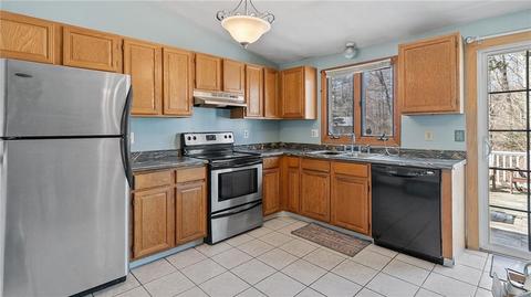 73 Pinecrest Dr, Exeter, RI 02822 photo 3