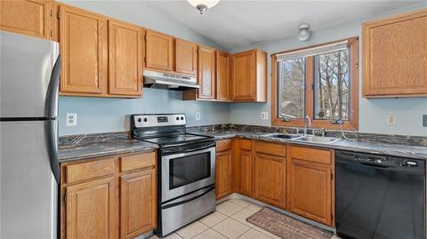 73 Pinecrest Dr, Exeter, RI 02822 photo 4